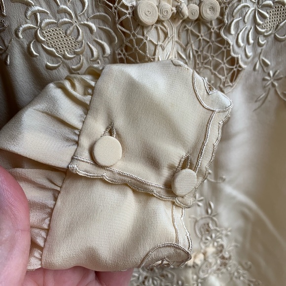 Vintage off White Open Work Hand Embroidered Asian Blouse - Picture 6 of 10